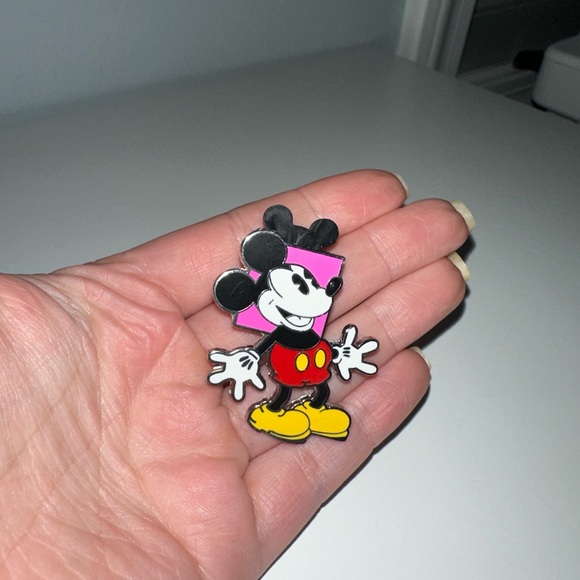 Mickey - Picture 4 of 4